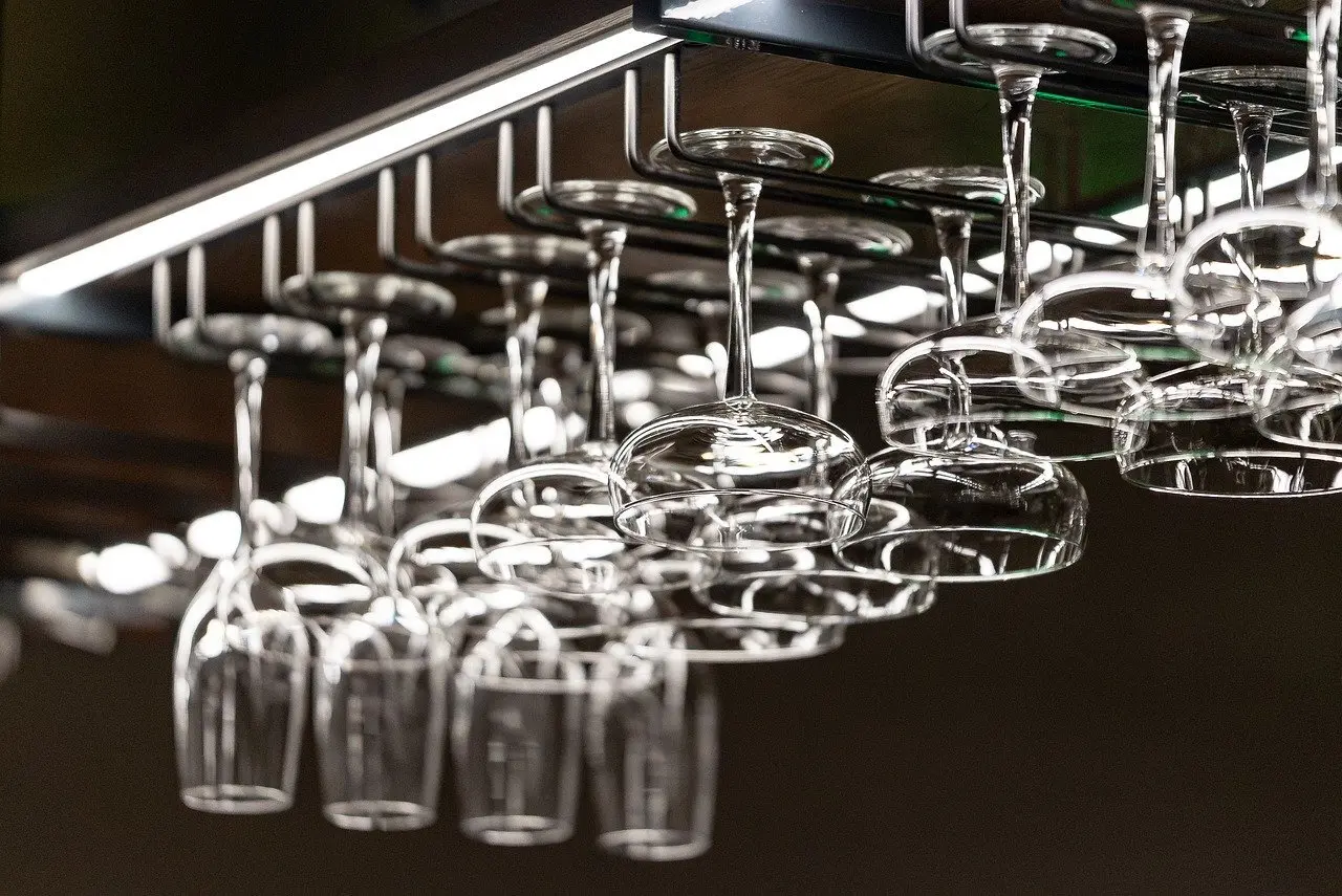 Vinglas i glasholder